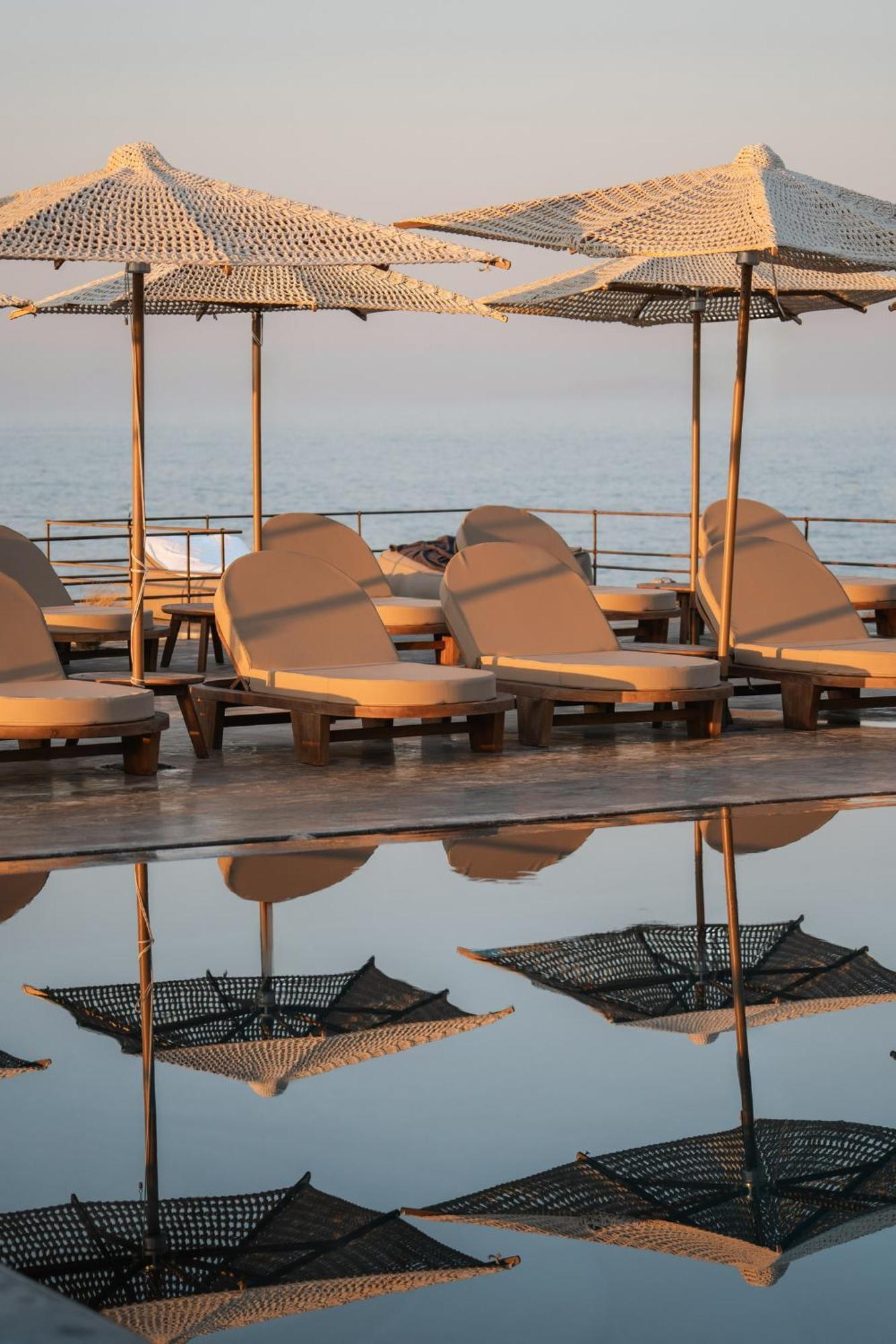 Colombos Beachfront Foinikiá Zewnętrze zdjęcie