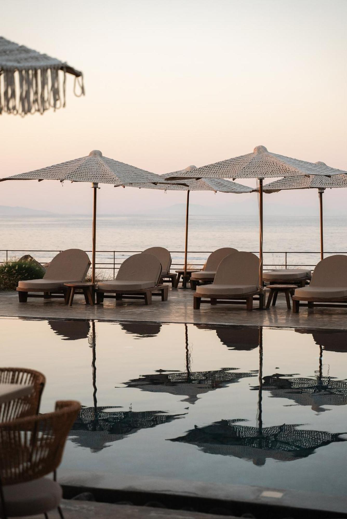 Colombos Beachfront Foinikiá Zewnętrze zdjęcie